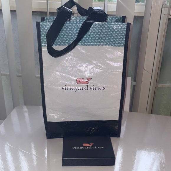 Vineyard Vines Blue and White Tote with Whale Emblem and Gift Box Set - Picture 1 of 9